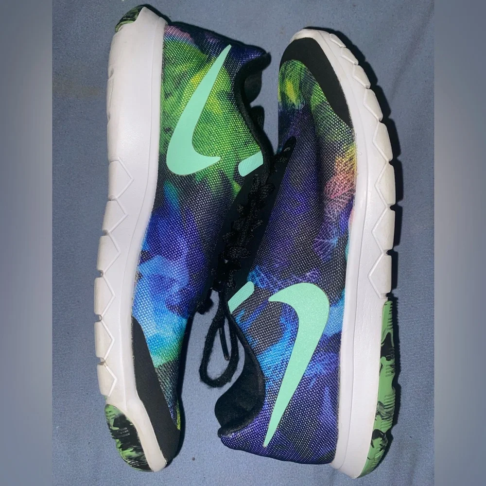 Nike Black and Blue Women’s Athletic Shoes Size 6